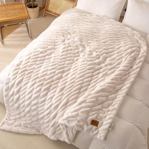 The 7 Best Lola Blanket Dupes of 2026